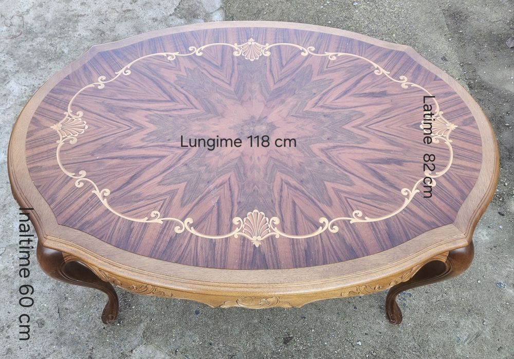 De vânzare: o măsuță de cafea Chippendale din lemn de nuc