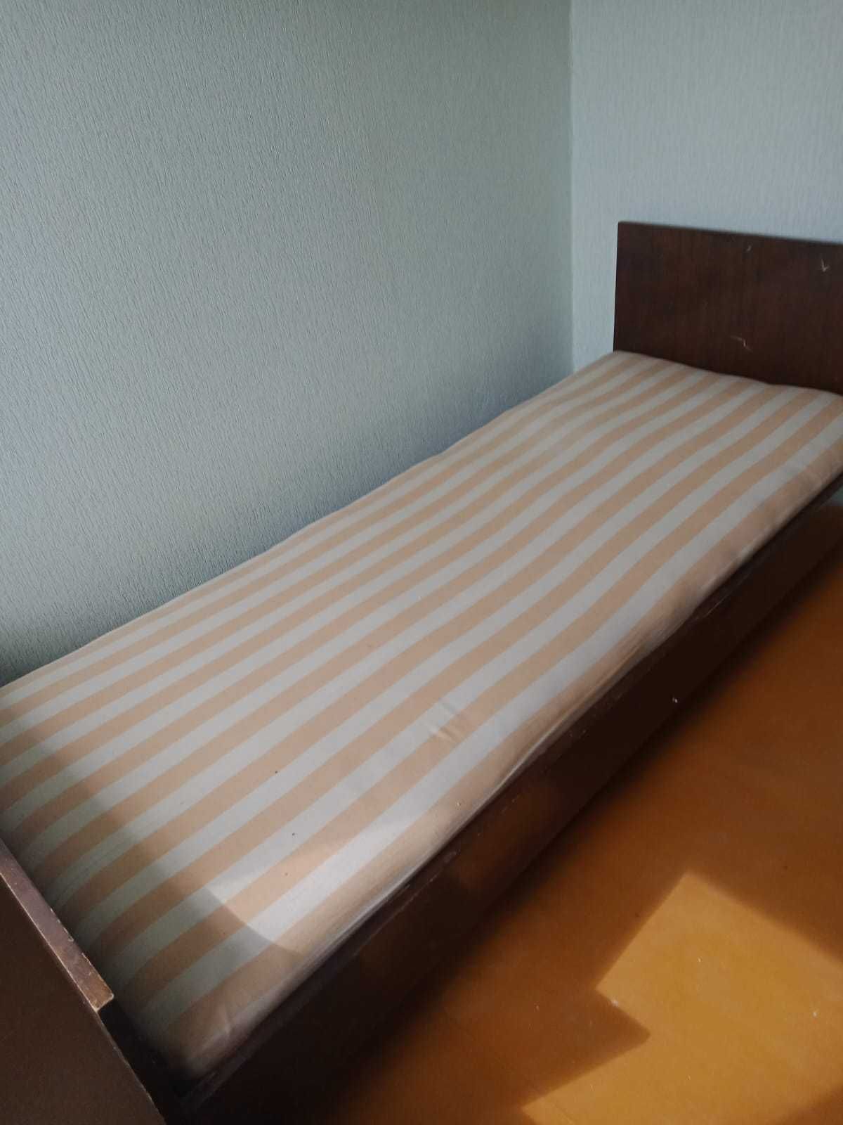 Продам деревянную кровать бу