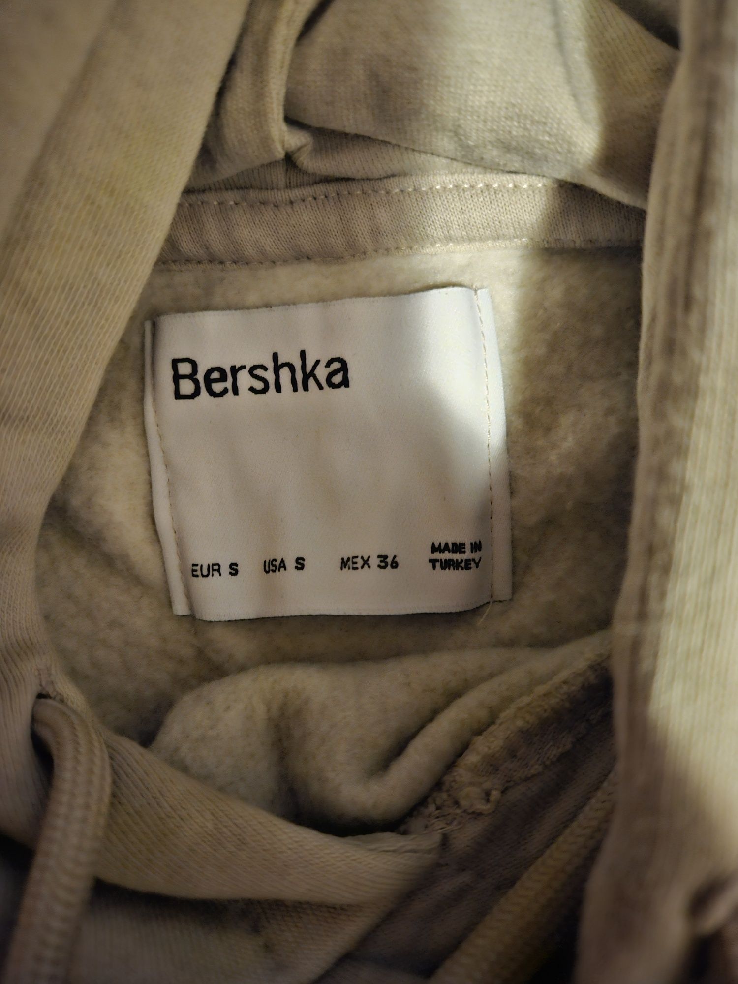 Hanorac Bershka mărime S larg