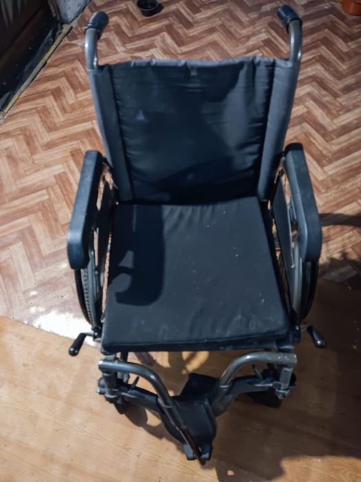 Продам инвалидную коляску