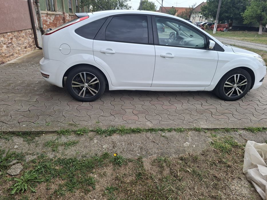 Vând Ford Focus 2 Hatchback