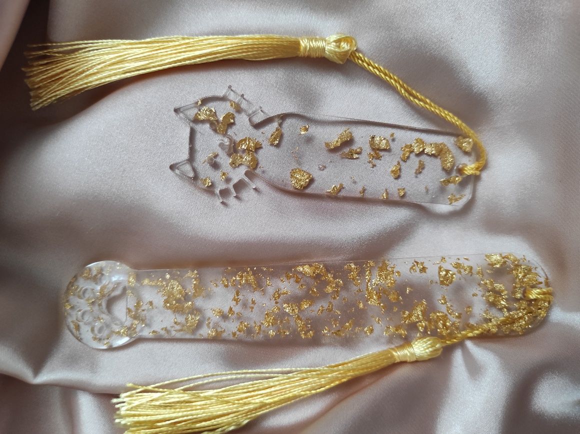 Semn de carte în forma de pisică cu foiță de aur - martisor