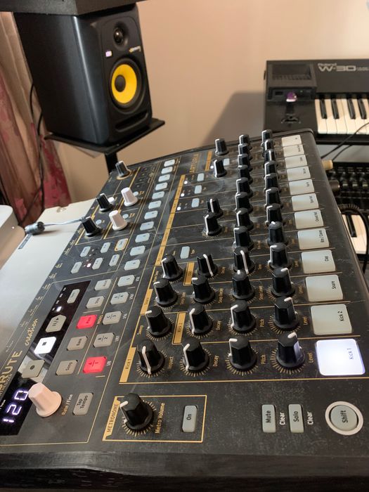 Arturia DrumBrute Creation Edition - Analogic Drum Machine Synthesiser