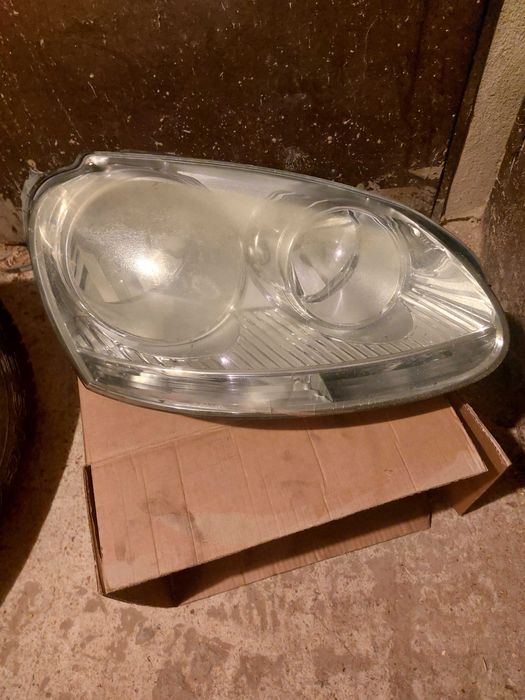 Десен фар за голф 5