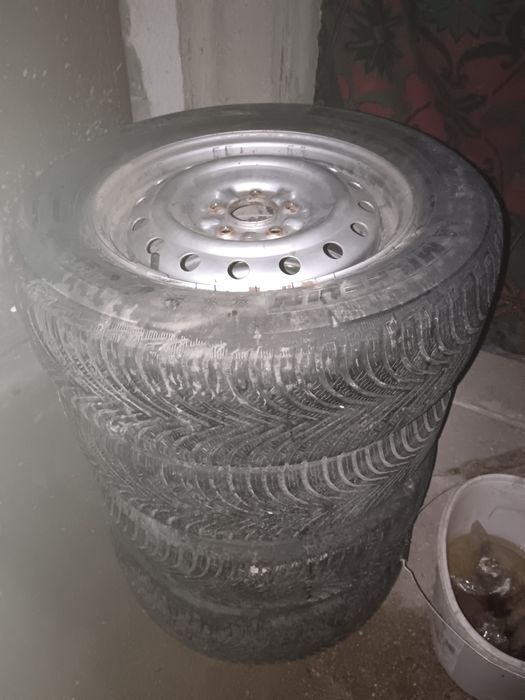 Гуми 215/65/16 с джанти 5х114.3 от Дайхатсу Териос