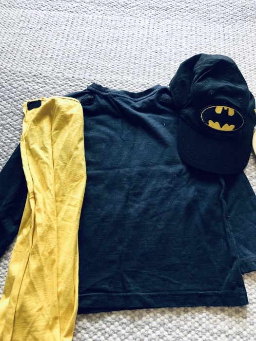 Batman bluza cu pelerina/ șapcă /3-4 ani