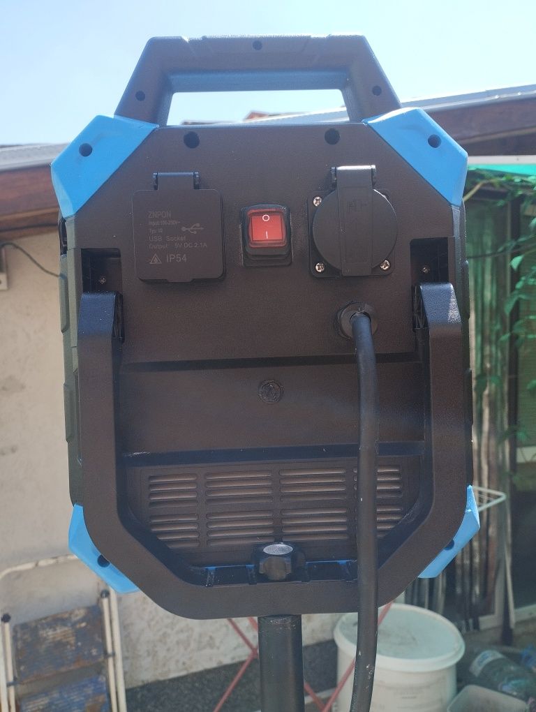 Мощна Работна лампа/ разклонител Znpon 50w
