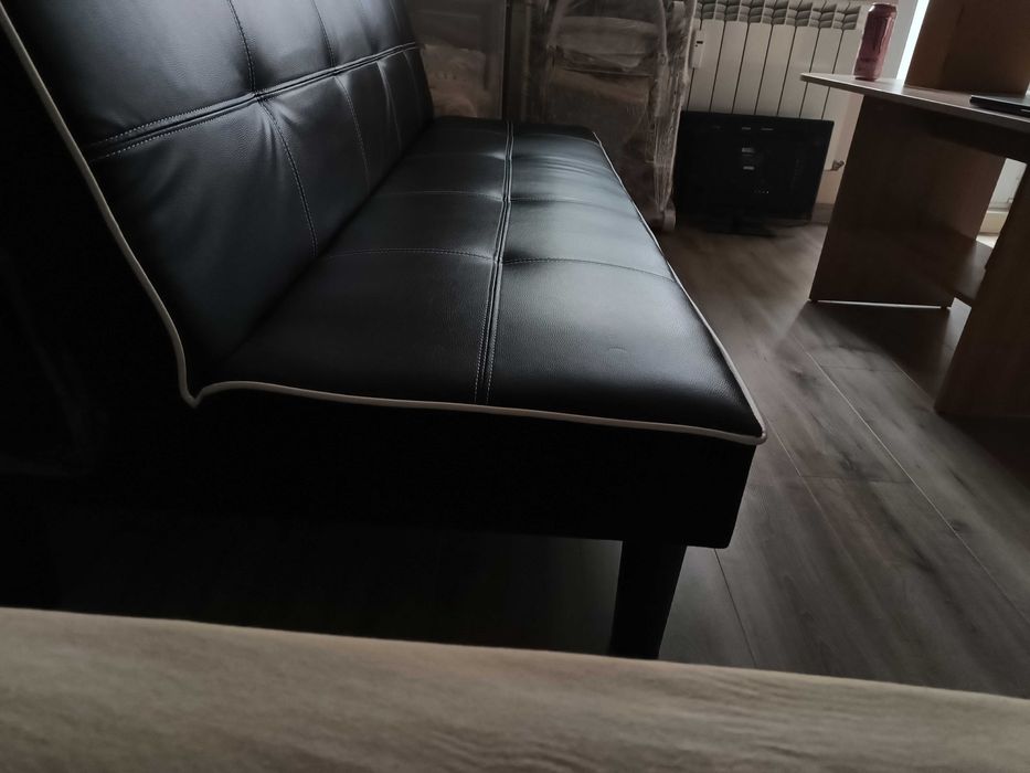 Диван и холна маса