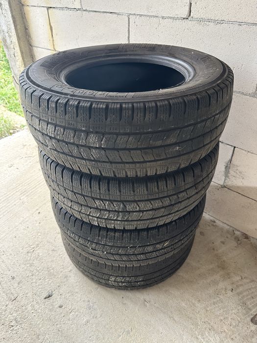 Vand 2 seturi cauciucuri 235/65/r16 C