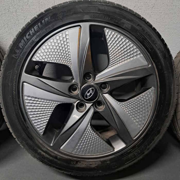 Оригинални джанти за Хюндай 17" с гуми и датчици