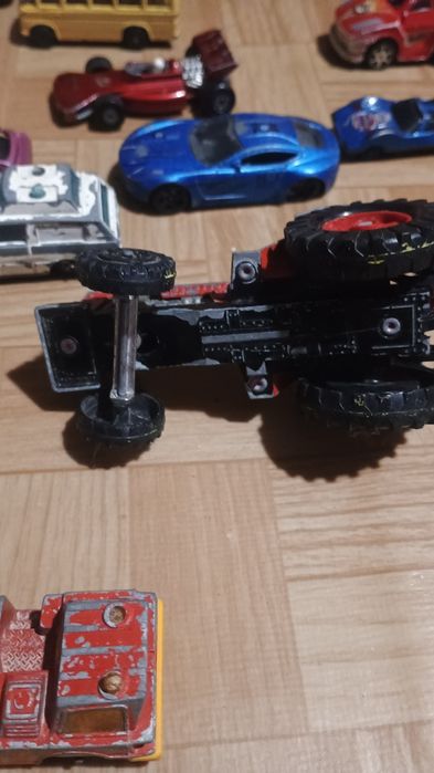 Продават се детски метални играчки