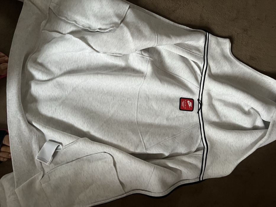 Екип на Nike бял