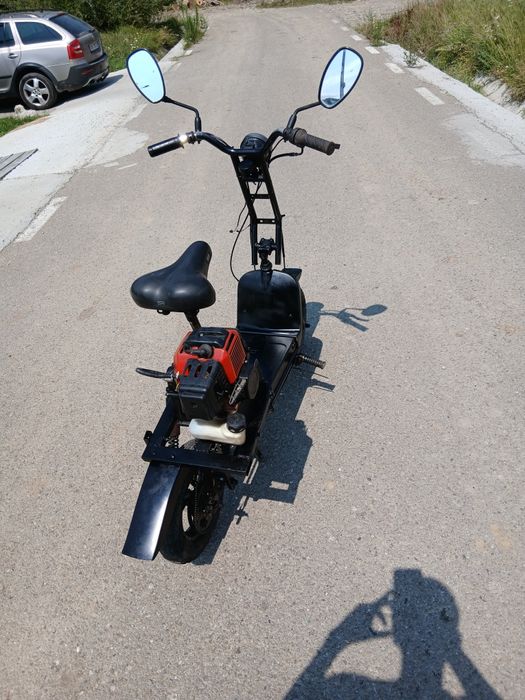 Vând scuter cu motor de cositoare