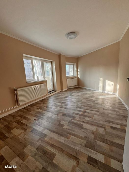 Apartament 3 camere decomandat, 3 min Metrou Apărătorii Patriei