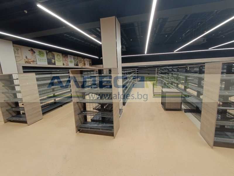 Продава се самостоятелен магазин в Полигона!