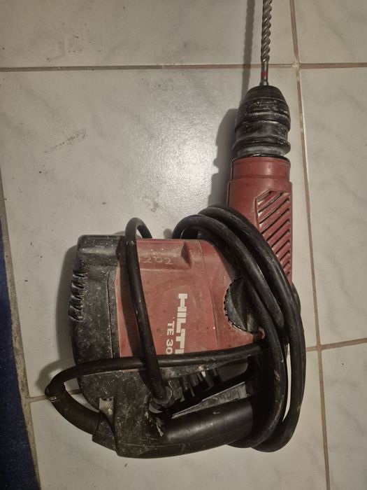 Hilti cu percutie