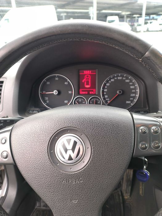 Vând Volkswagen golf