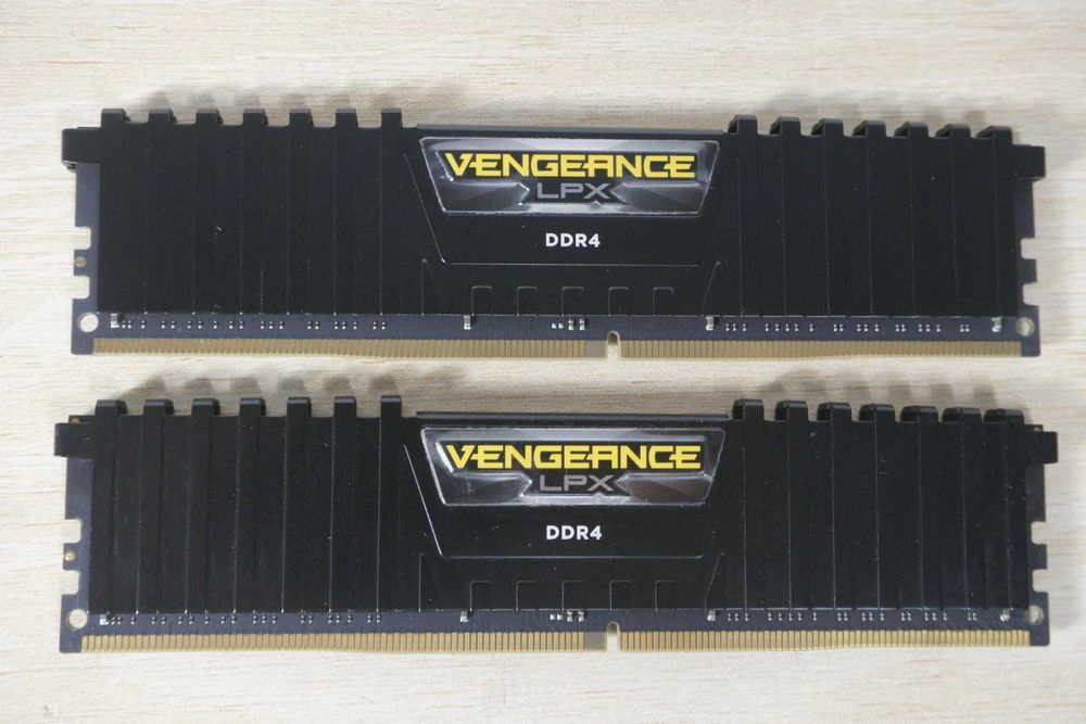 32GB (2x16) RAM DDR4 Corsair Vengeance LPX 3000 MT's CL 15 / Вкл.ДДС