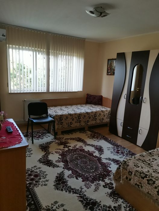 Vând garsoniera mobilata, utilata etaj 1