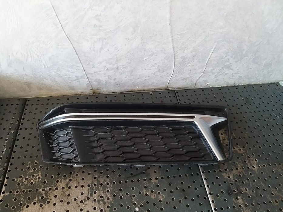 Grila dreapta bara fata audi a4 b9 8w 8w0807682k