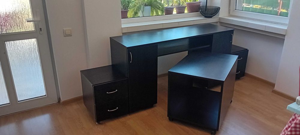 Comoda pentru TV cu sertare si masuta pe roti