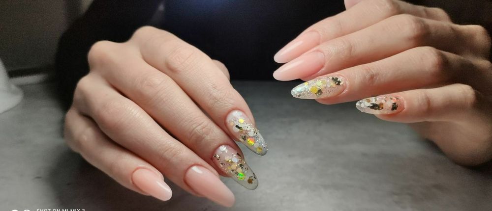 Маникюр и педикюр.