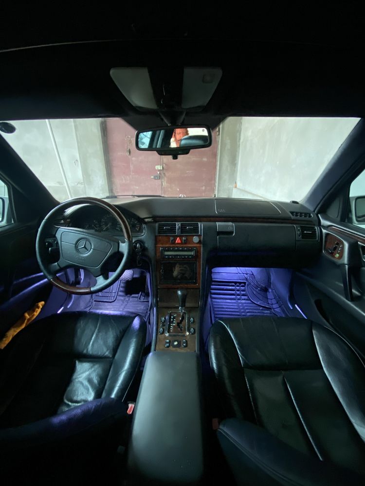 Mercedes Benz E200