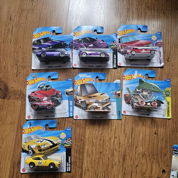 Hot wheels колички.