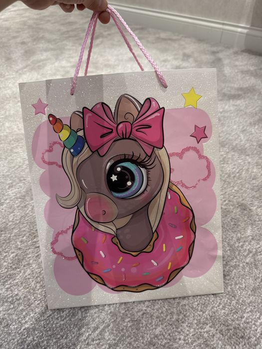 3большие(55*46см)6средние(30*25см)3маленкие(23*17см.)подарочные пакеты