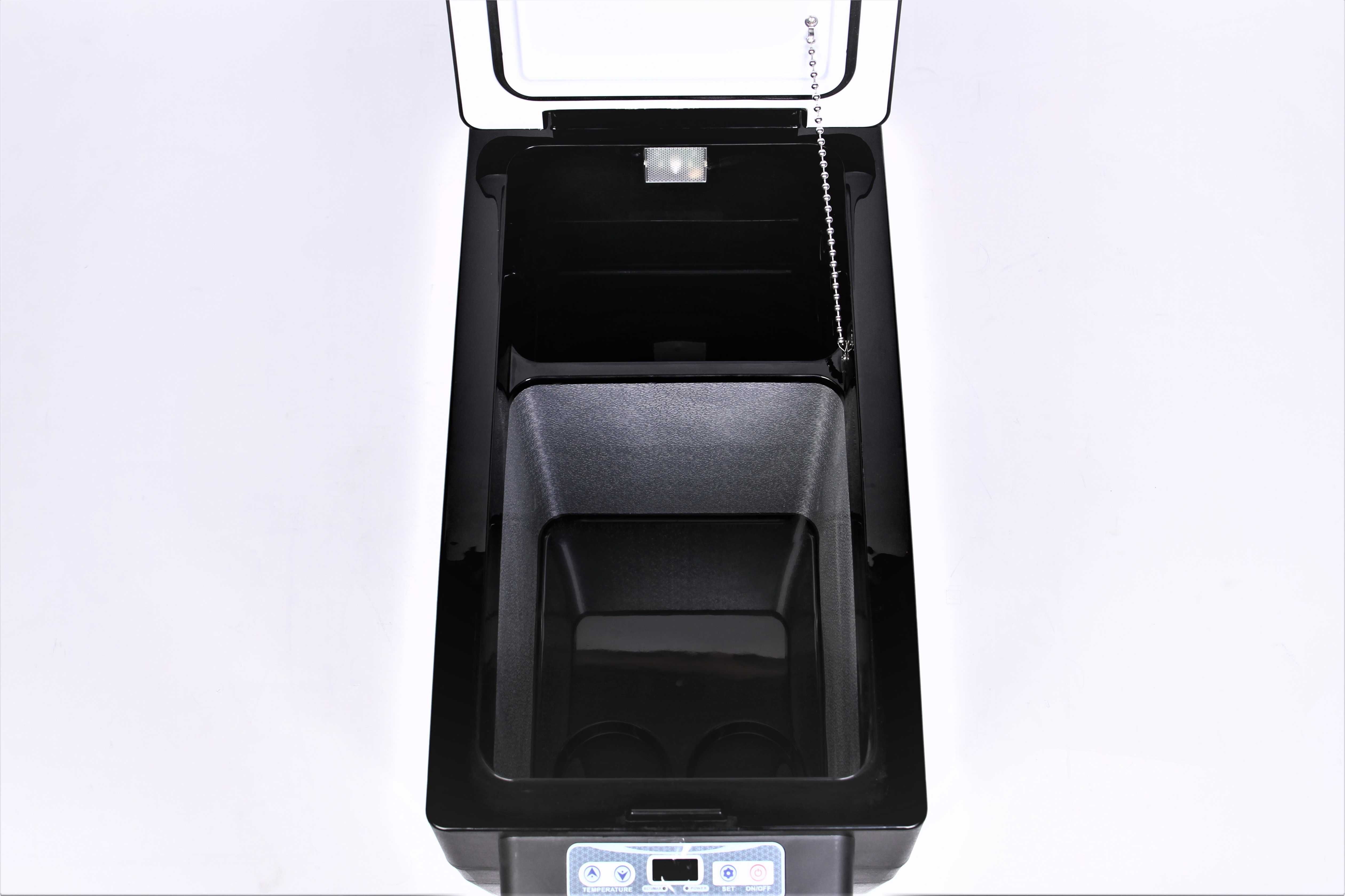 Хладилник за кола 52 литра 12v / 24v / 220-240 v
