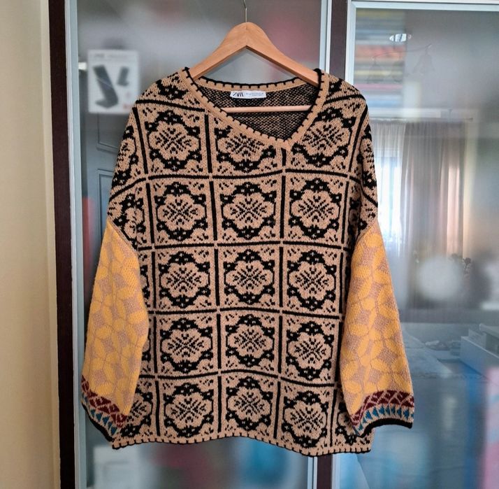 Pulover cu guler asimetric, zara