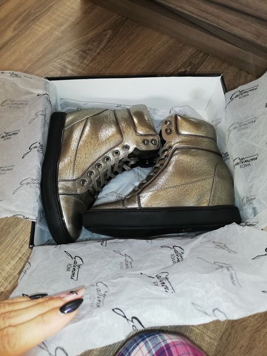 Нови дамски обувки/боти