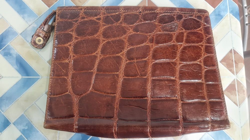 Pentru cunoscători,  Geanta plic Parmigiani Franco