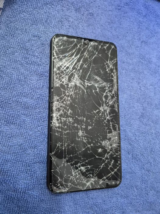 Vivo Y 93 s 8\256 GB sotiladi, ekranini sindirib qo'ydim