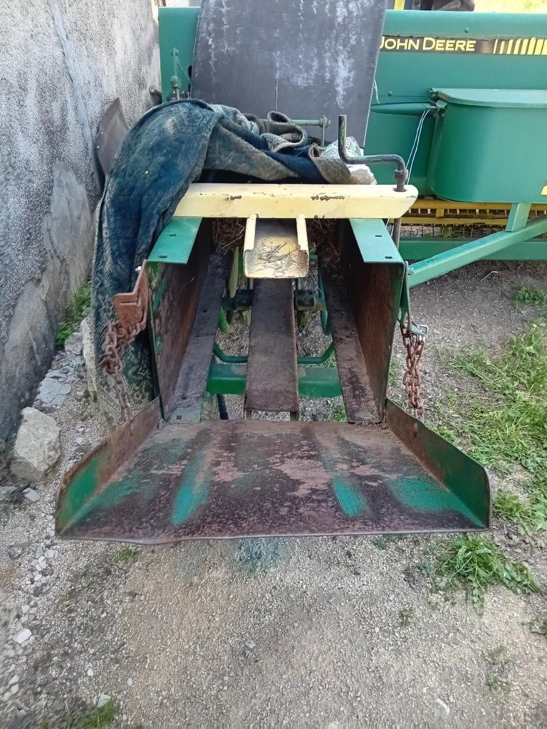 балировачка John Deere