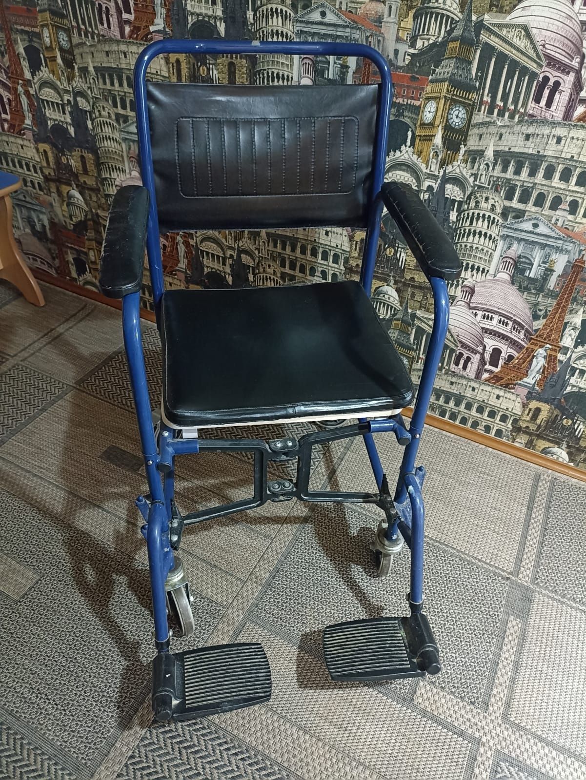 Продам кресло-каталка( инвалидное) и столик