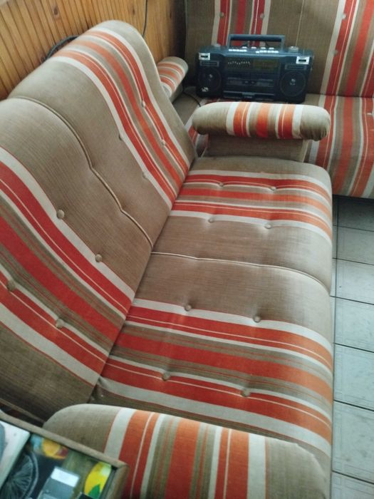 Продавам холова гарнитура с два дивана и два фотьойла