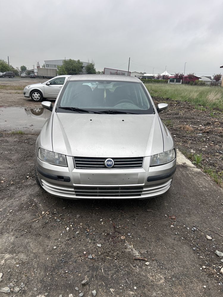 Vand fiat stilo 1,9jtd PENTRU DEZMEMBRAT