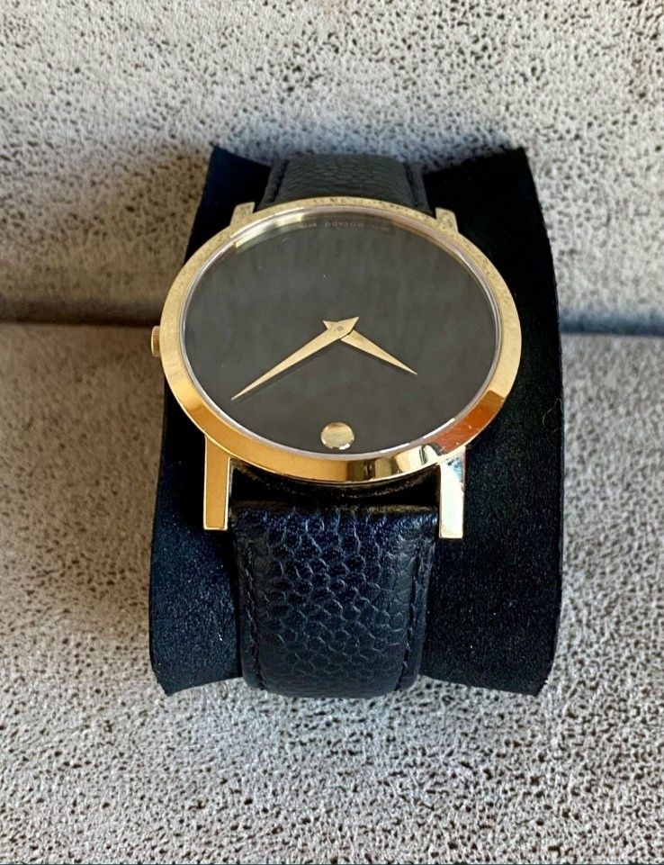 Продавам мъжки часовник Movado