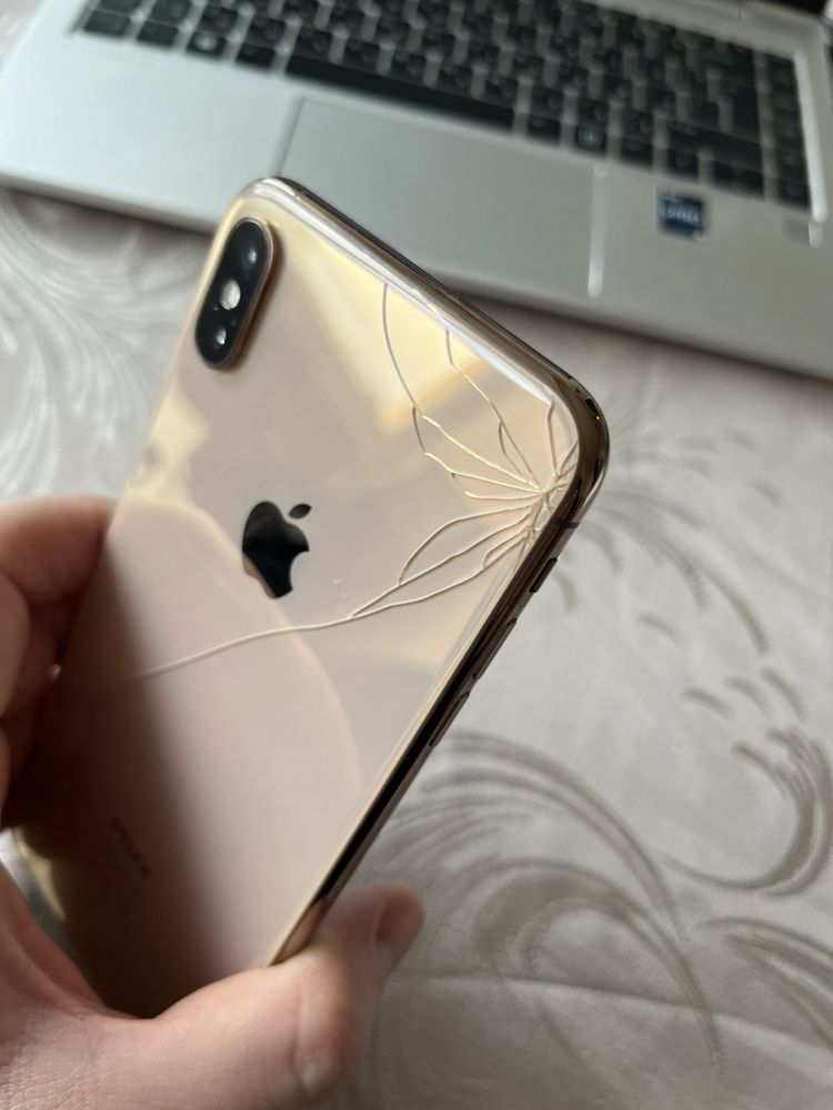 Продавам iPhone XS Max Gold 64GB