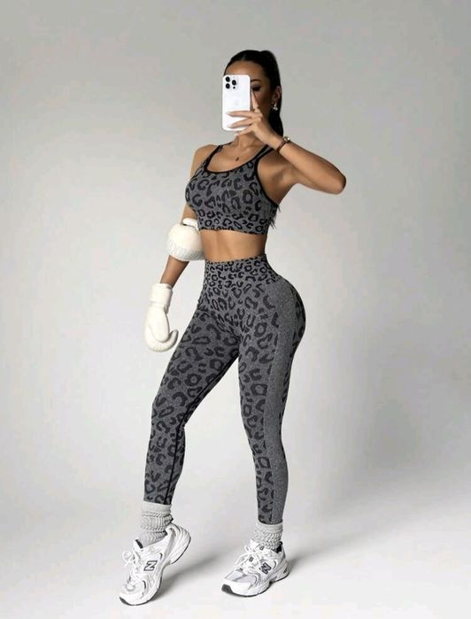 Shein нов дамски спортен комплект