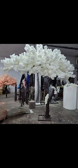 Aranjamente florale și decoratiuni