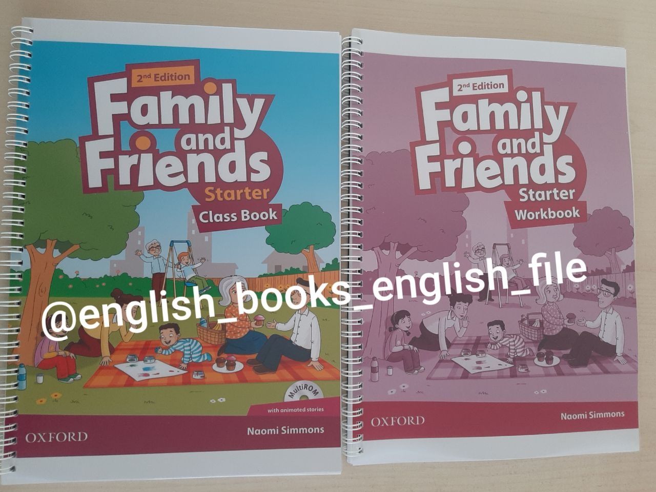 Английский книг. Family and friends. English file. Solutions. Headway