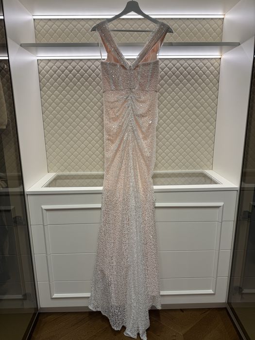 Официална бяла рокля