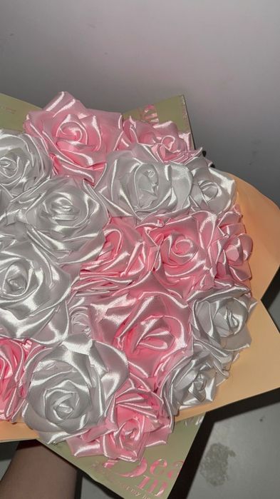 Розы из атласной ленты 13 штук