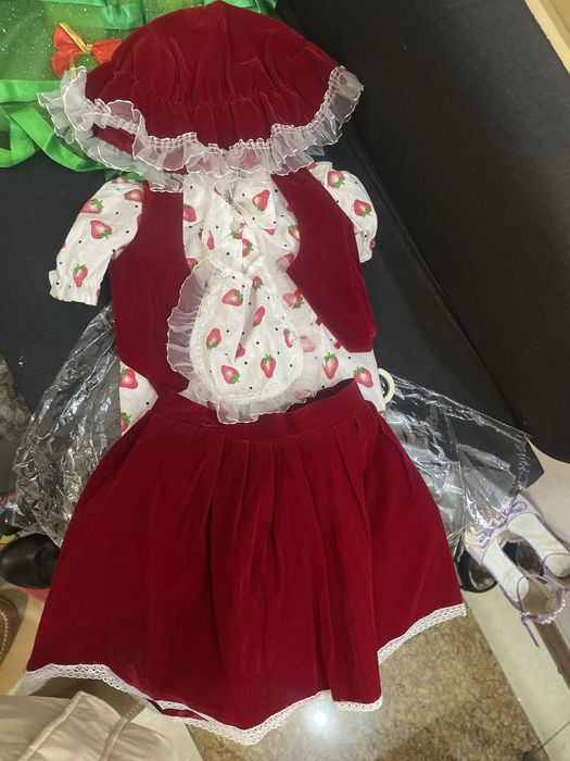 Продается костюм клубники, красная шапочки
