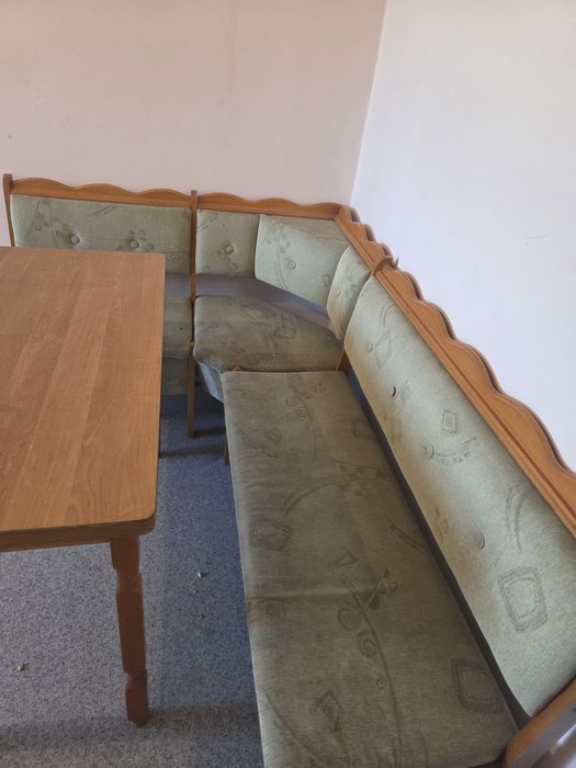 Продаётся кухонный диван со столом, в хорошем состоянии