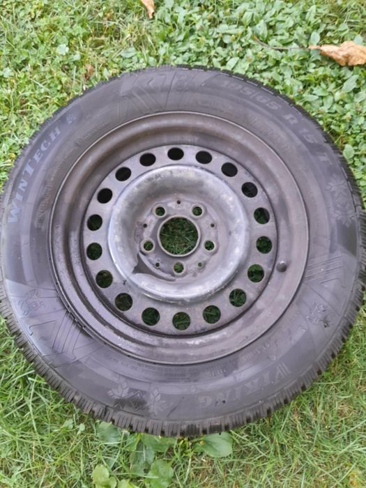 Зимни гуми с джанти и оригинални тасове за мерцедес