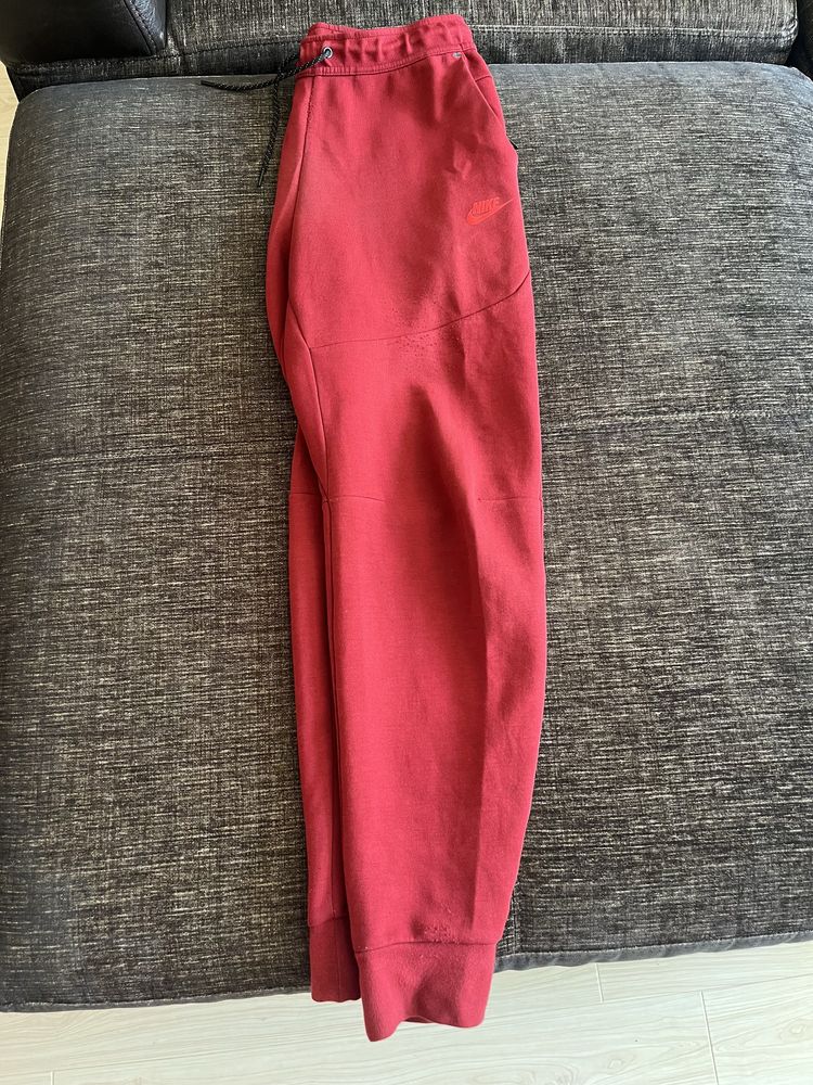 Мъжки Спортен Екип Nike Tech Fleece. (Тъмно Червен)