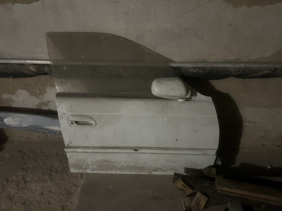 Дверь, правая передняя Легаси б3